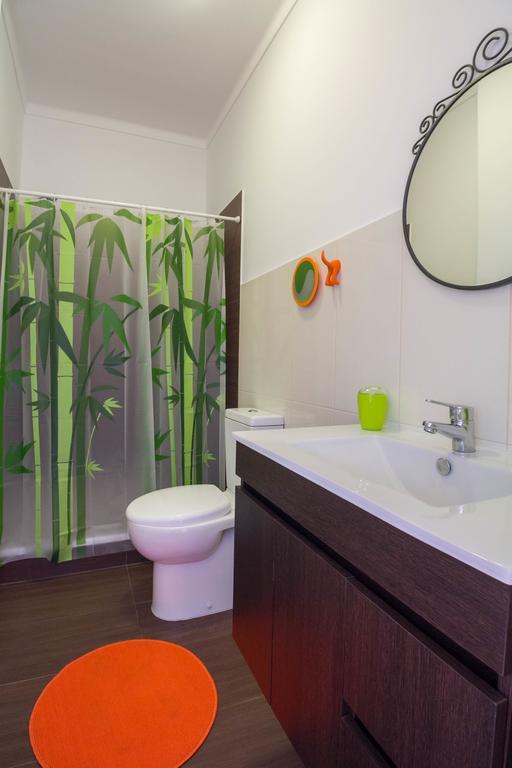 D Wan Guest House Peniche Chambre photo